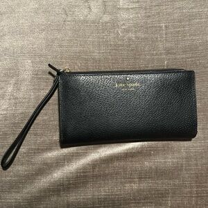 Kate spade wristlet/wallet with 12 card slots